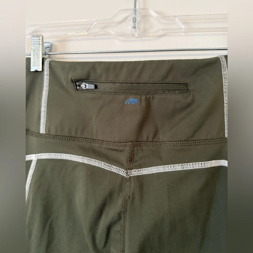 CYCLE HOUSE Womens Medium Olive Green Leggings 7/8 length Zip Pocket - Picture 8 of 11